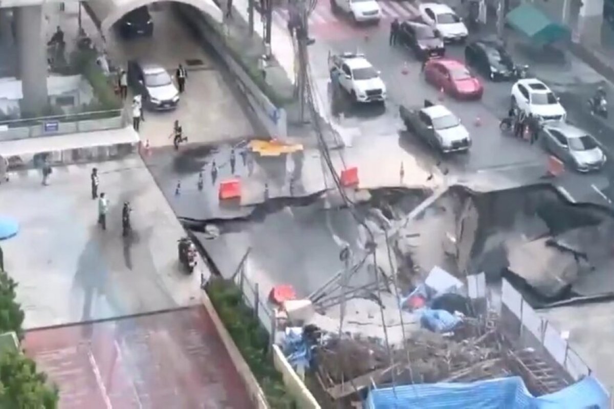 Vídeo: Cratera gigantesca se abre em frente a hospital na Tailândia