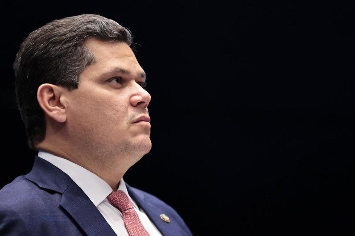 Alcolumbre menciona regimento e enterra PEC da Blindagem; proposta foi derrotada por unanimidade