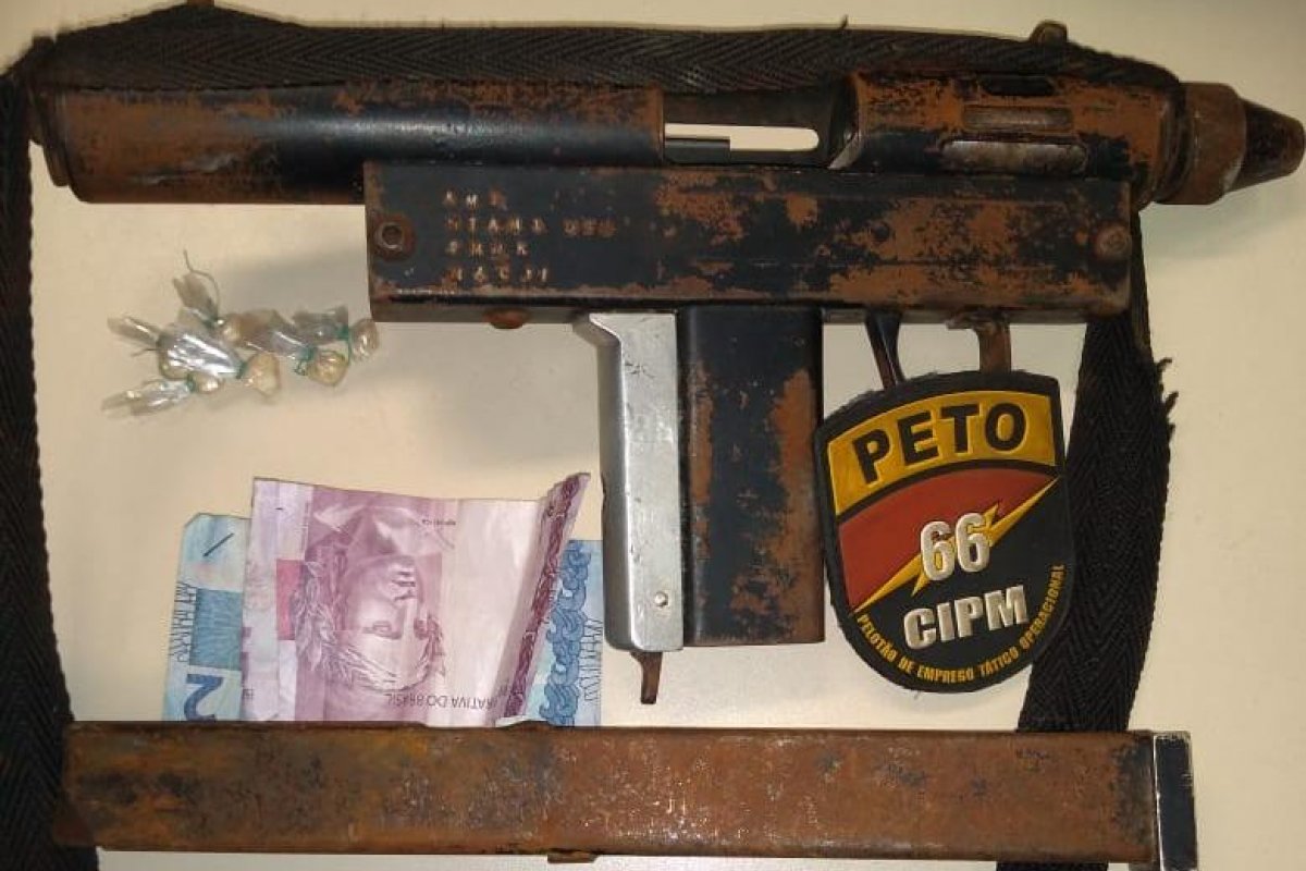 Adolescente é apreendido com submetralhadora em Feira de Santana