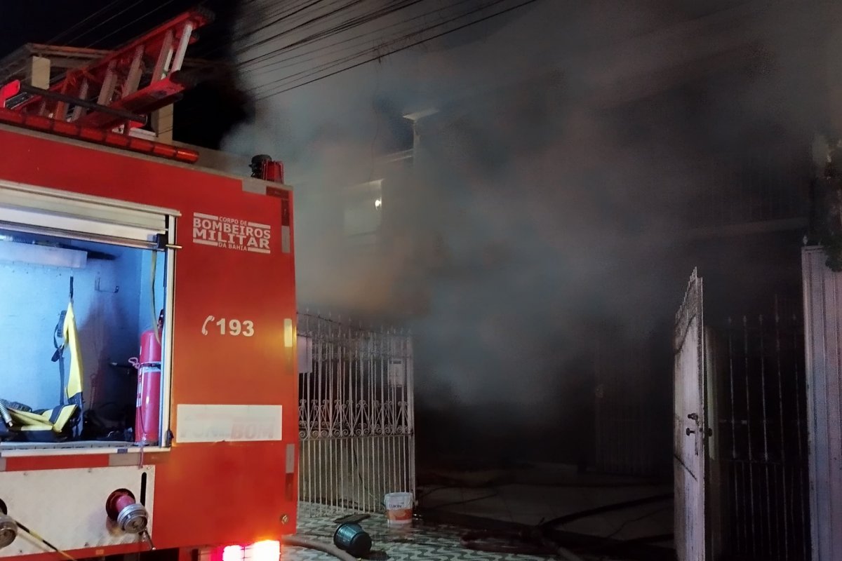 Incêndio atinge residência em Santo Antônio de Jesus, no Recôncavo Baiano