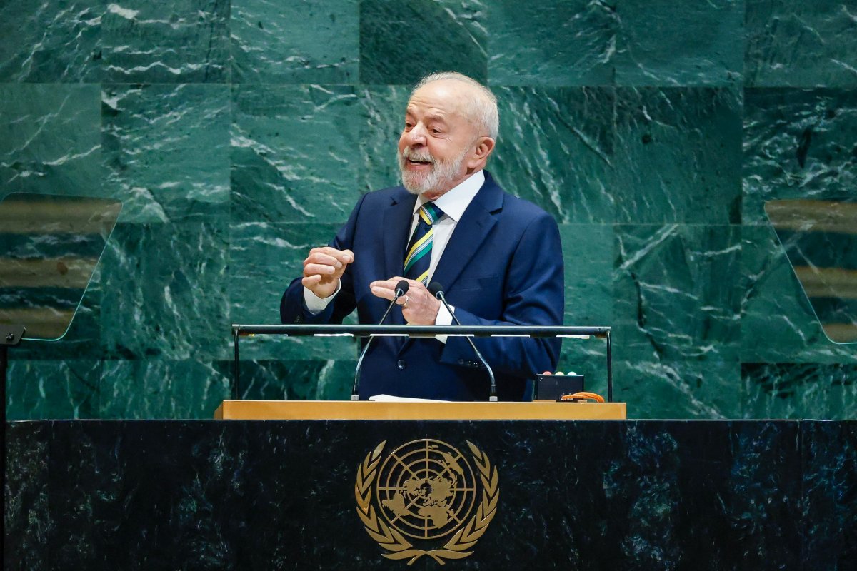 Lula volta dos EUA e deve definir trocas na equipe com Boulos e centrão
