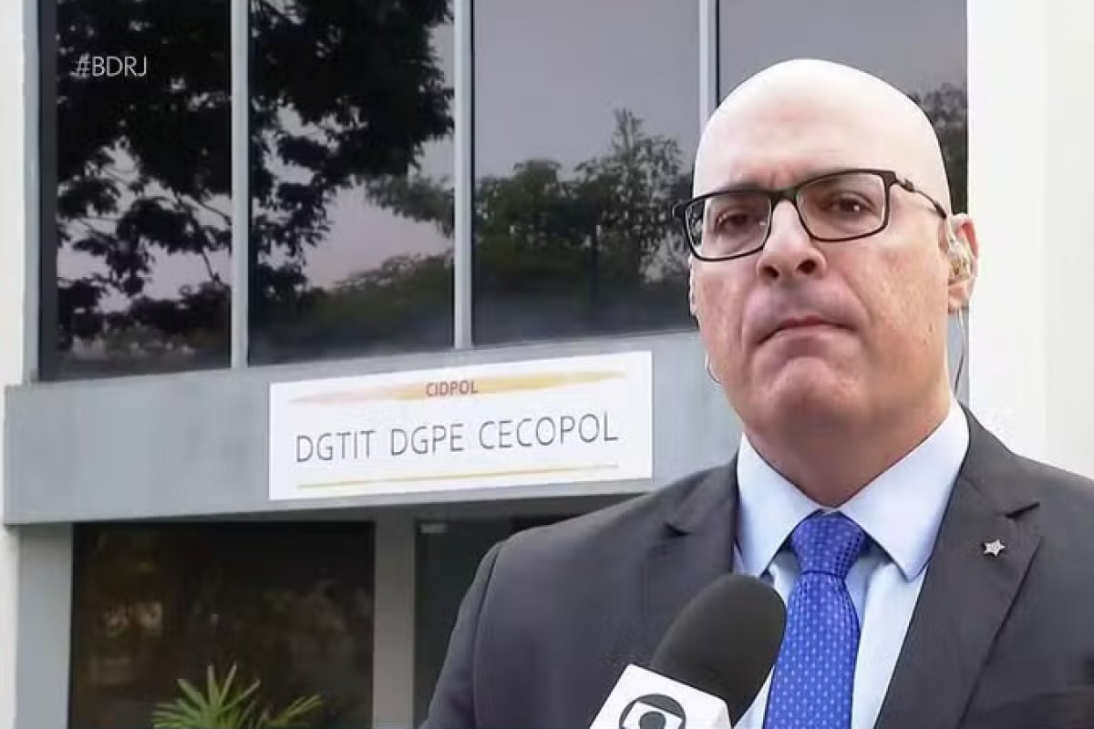 Secretário de Polícia Civil do Rio concede medalha da Coragem a ele mesmo; honraria foi dada a agentes que foram baleados