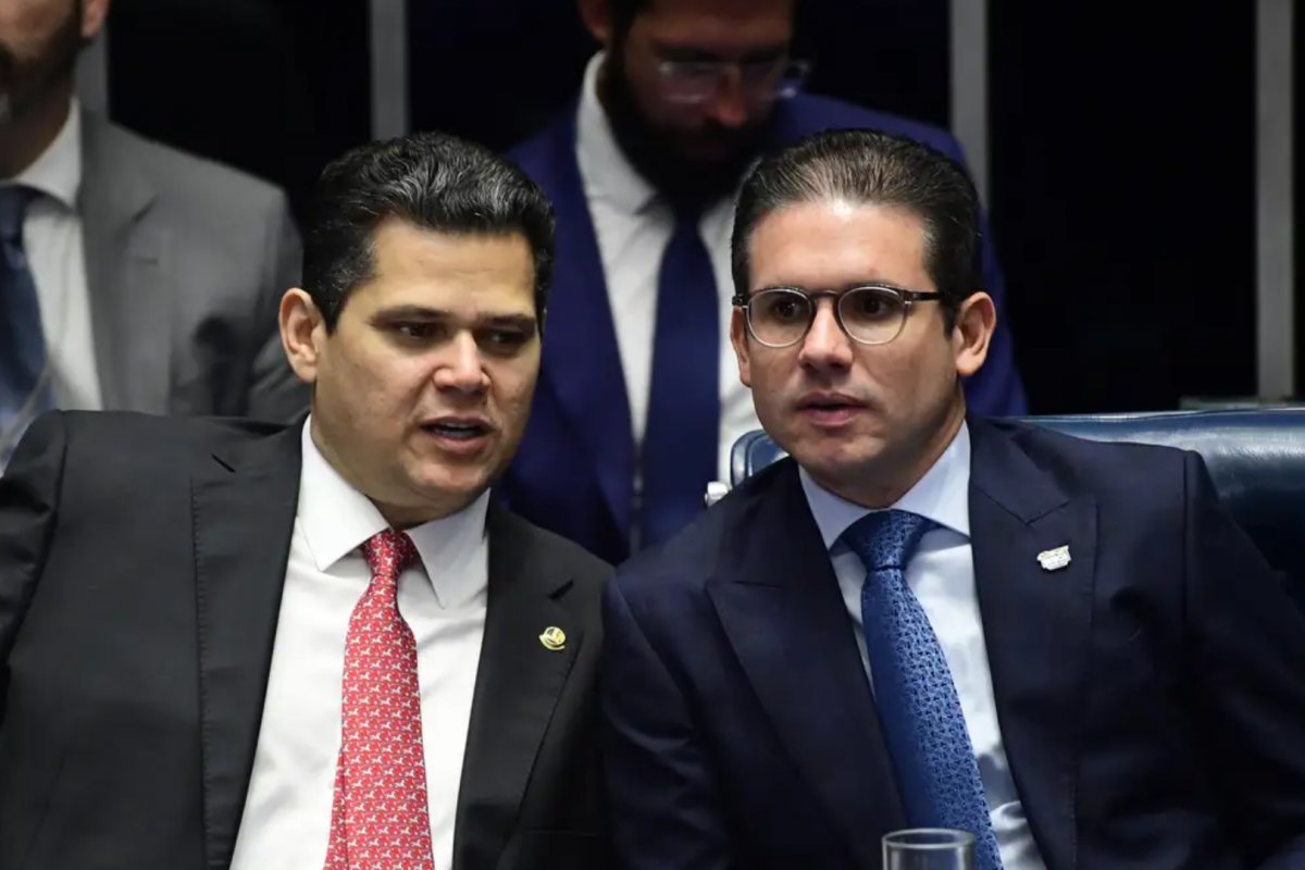 "Cabe a nós respeitar a posição do Senado", afirma presidente da Câmara sobre rejeitar a PEC da Blindagem