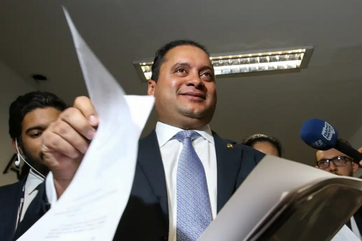 Senador Weverton utilizou jatinho também usado por "Careca do INSS" investigado em esquema do INSS