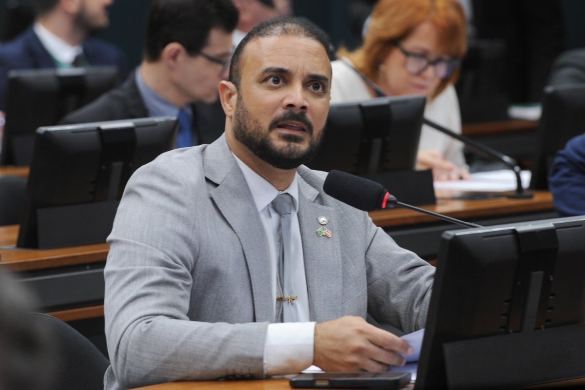 Alden comemora aprovação de projeto que garante emendas para Bombeiros Militares