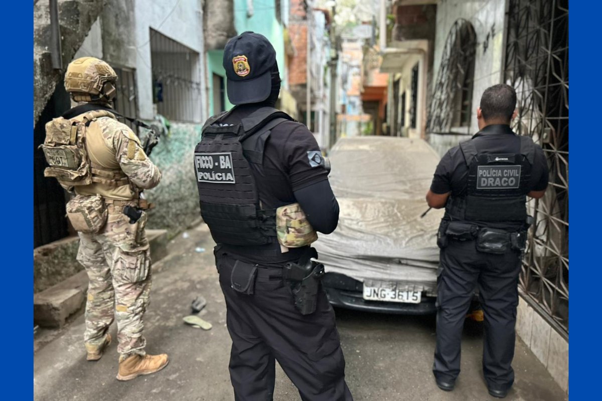 Polícias Federal, Civil e Militar fazem operação contra esquema de vendas de armas em Salvador