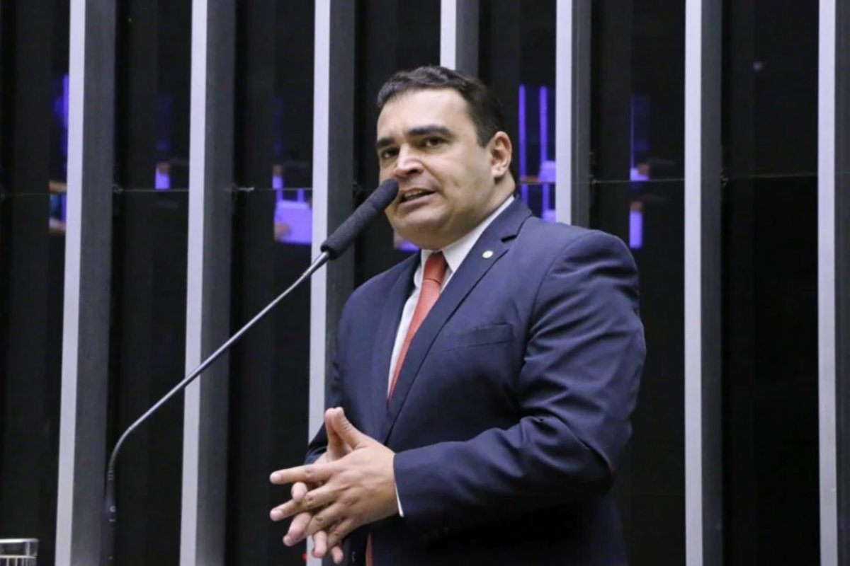 Relator do processo contra Eduardo Bolsonaro votou a favor da urgência do PL da Anistia e da PEC da Blindagem