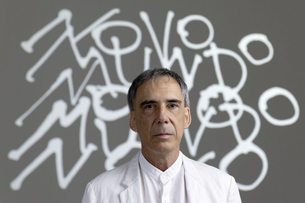 Com a influência da poesia concreta, Arnaldo Antunes e Tok&Stok lançam coleção!