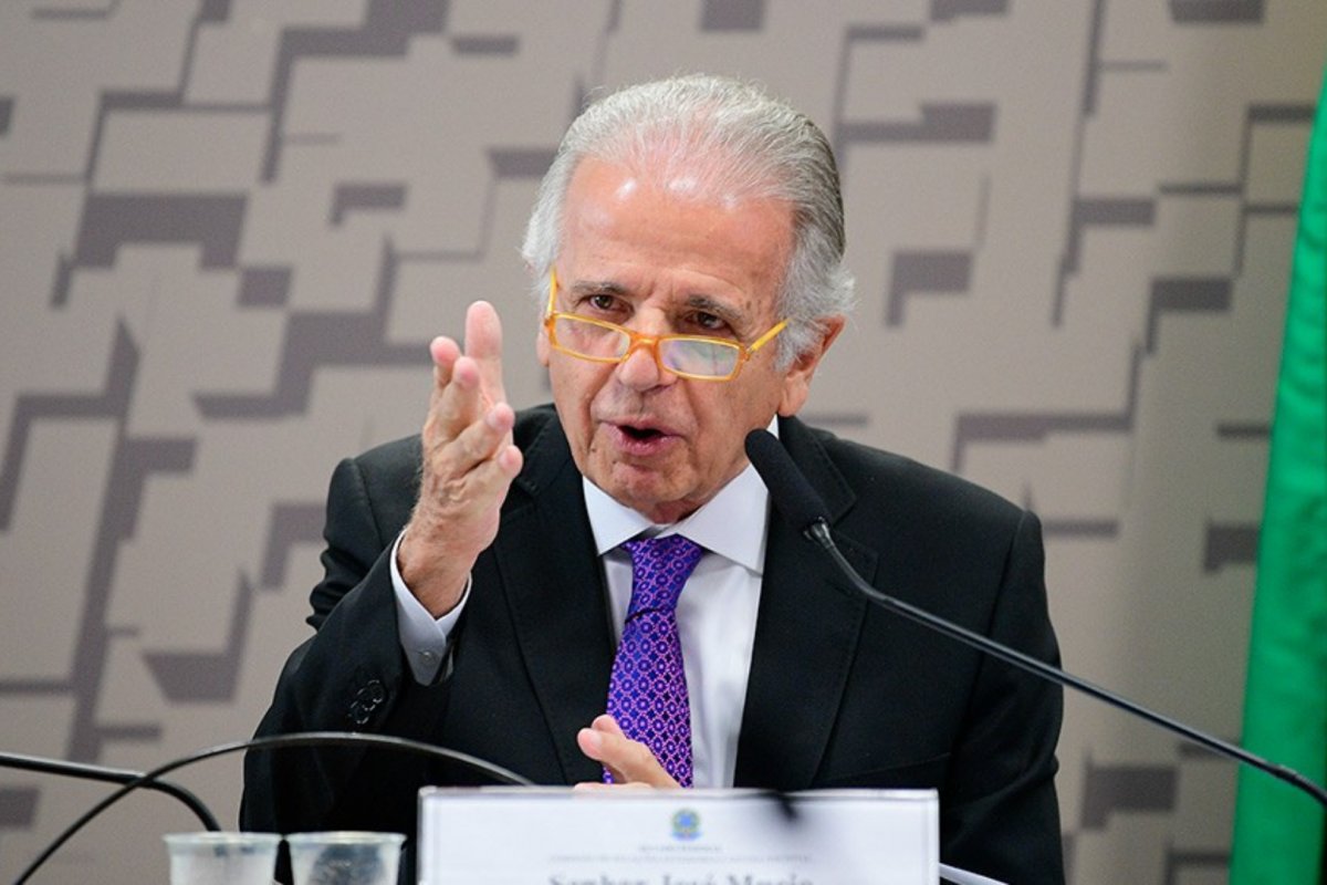 Ministro da Defesa participa de audiência pública no Senado 
