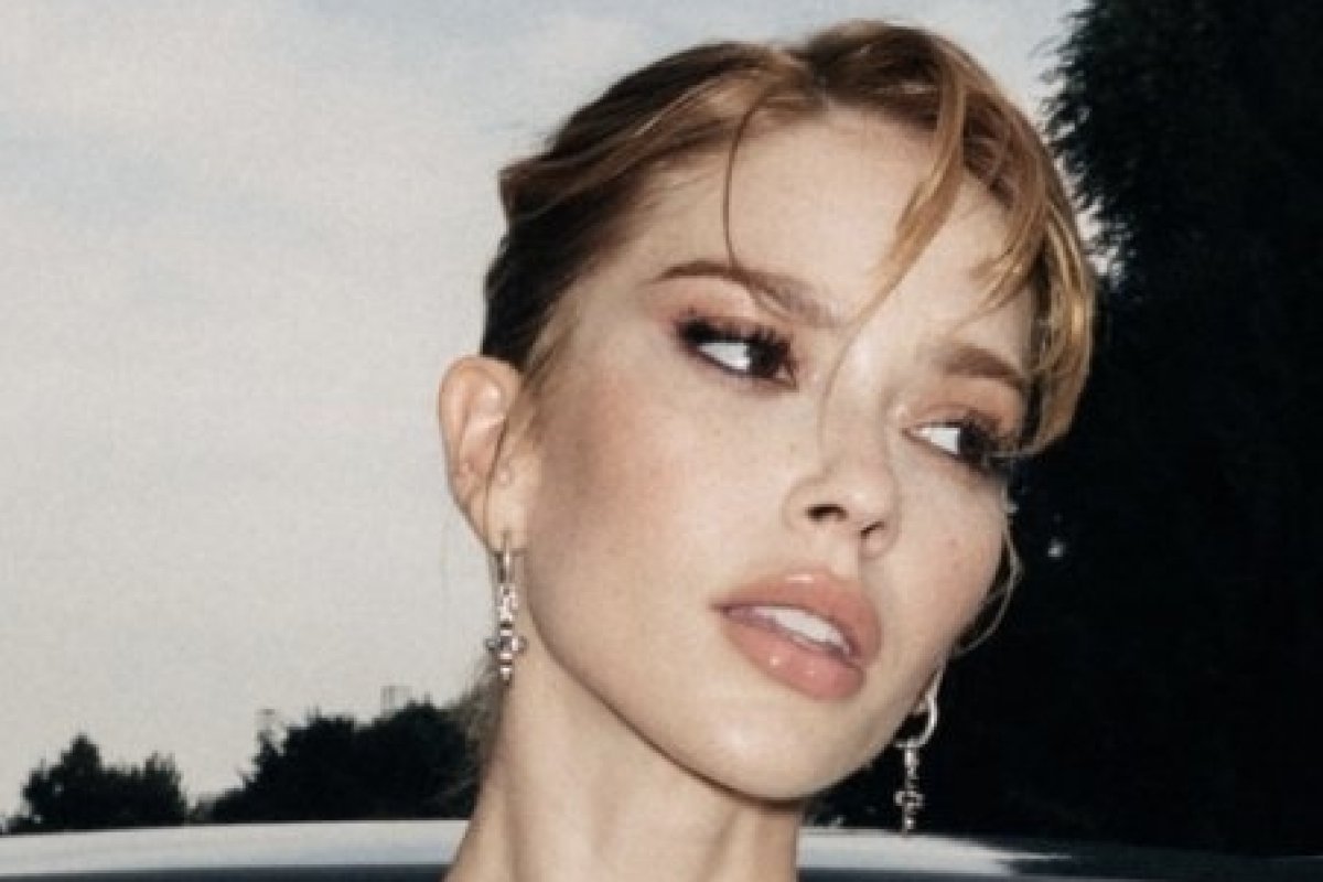 Após protagonizar campanha global, Jordanna Maia é convidada exclusiva da Dolce & Gabbana na semana de moda de Milão!