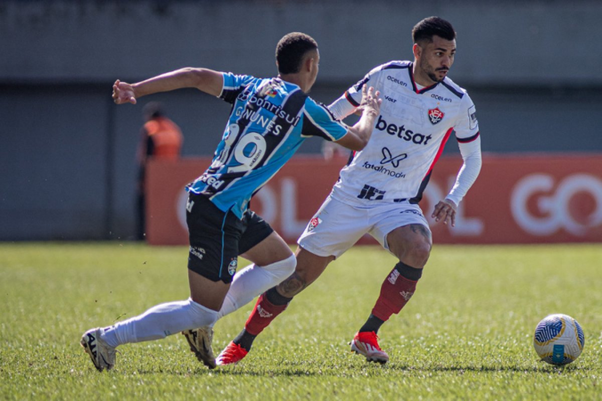Na estreia de Jair Ventura, Vitória tenta mudar retrospecto ruim diante do Grêmio no Sul
