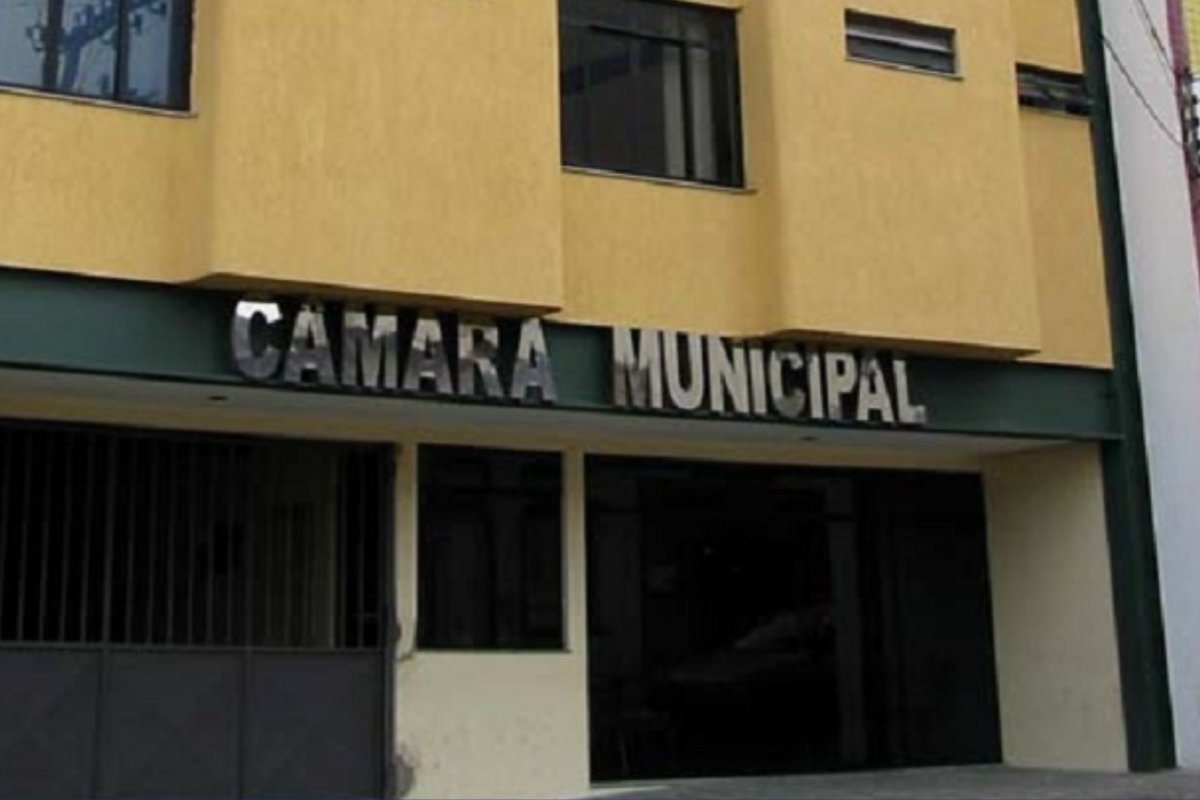 Câmara de Vitória da Conquista protocola PL que determina ticket-alimentação de R$ 1,8 mil para vereadores