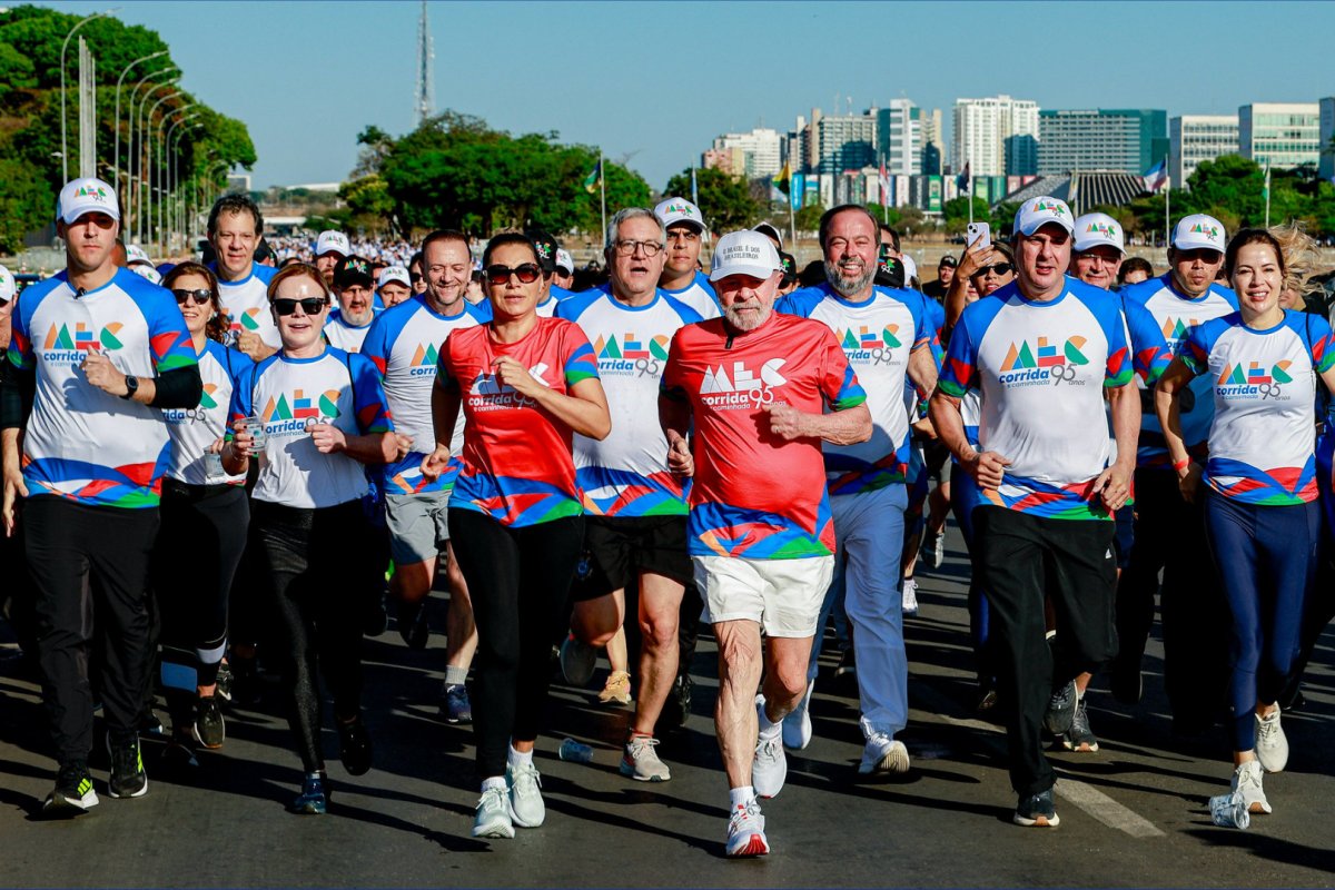 Em corrida comemorativa do MEC, Lula reforça soberania brasileira e faz provocação a Bolsonaro