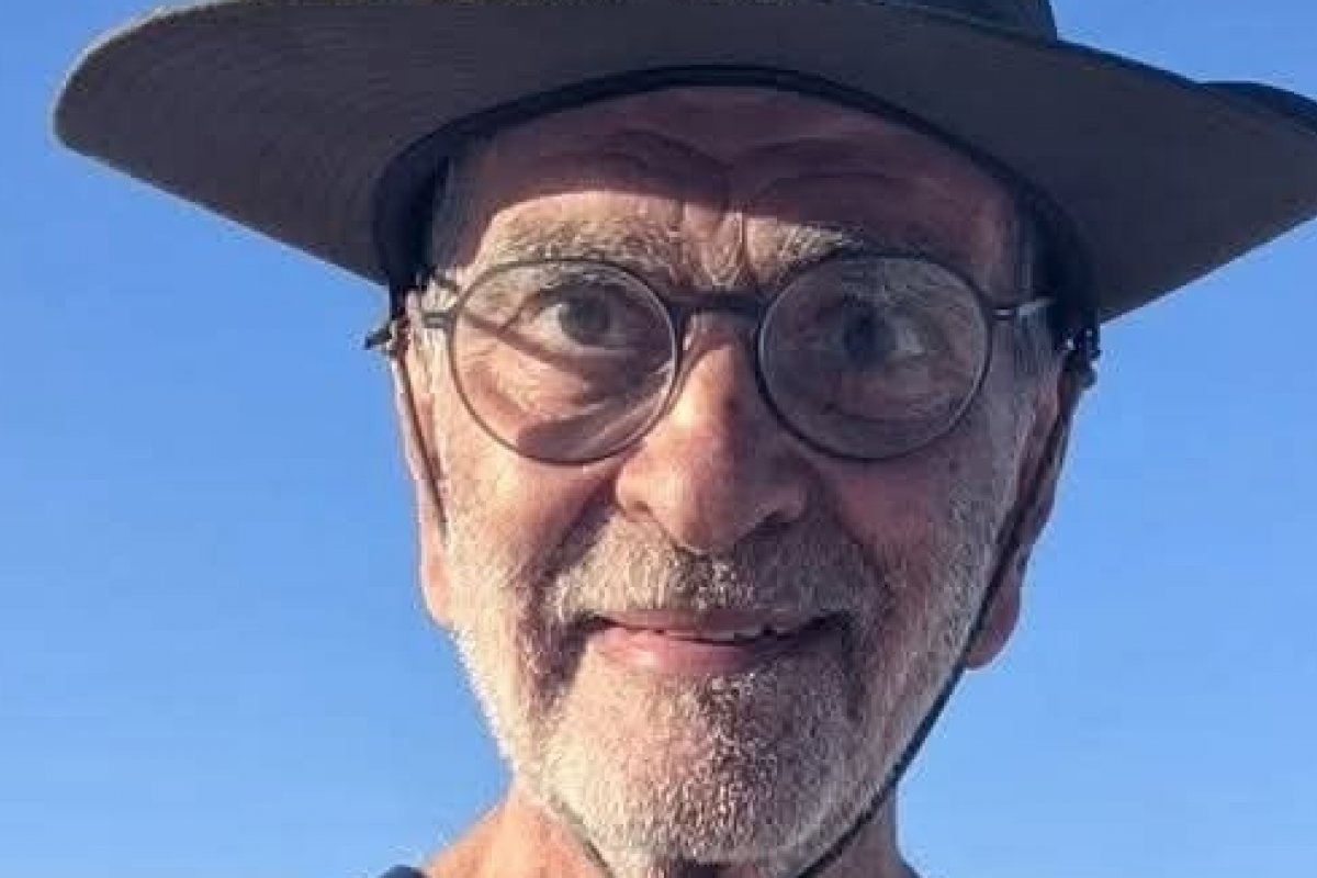 Morando na Bahia, Maurício Kubrusly completa 80 anos e ganha linda homenagem da esposa!