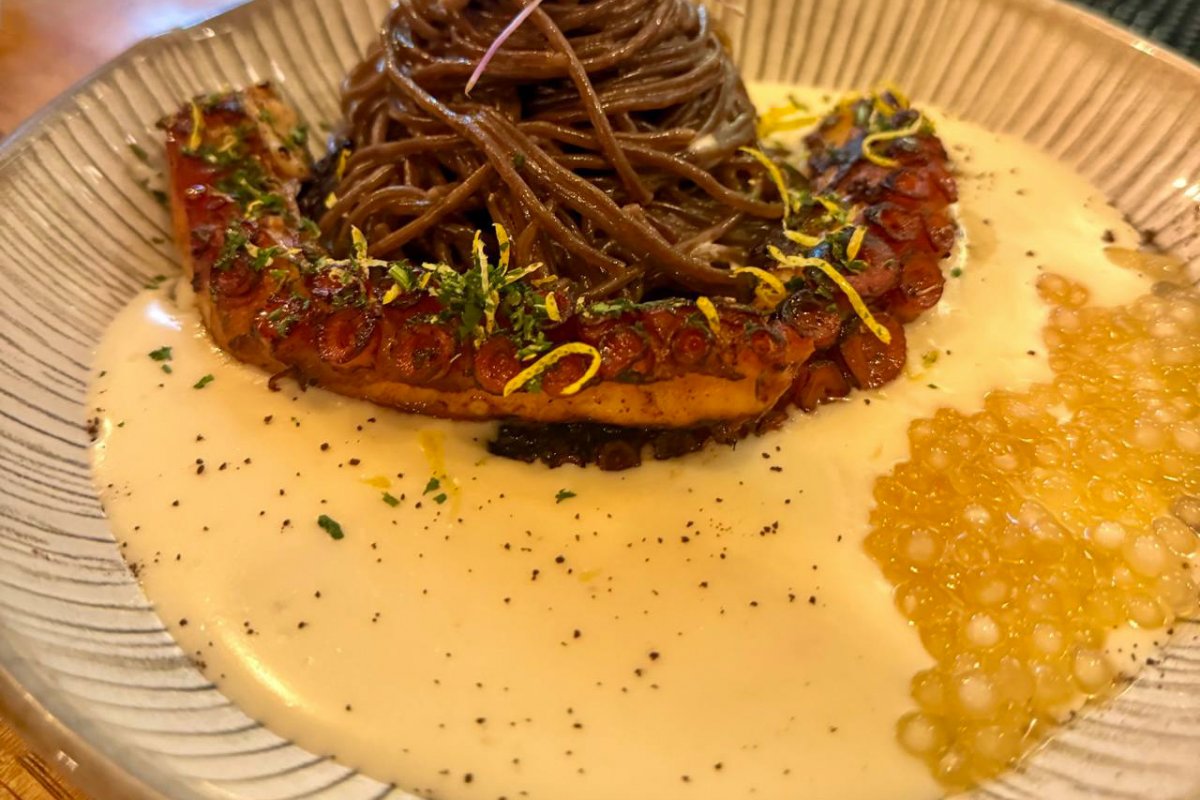 Com massa fresca de cacau, Coco Pimenta apresenta prato regional moderno para o Festival Sabores de Itacaré!