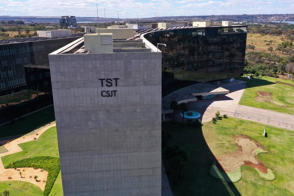 TST decide que doméstica tem direito a horas extras por falta de controle de jornada