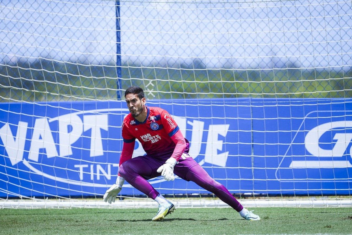 Depois da assistência para o gol de Ademir, Ronaldo entra para história do Bahia