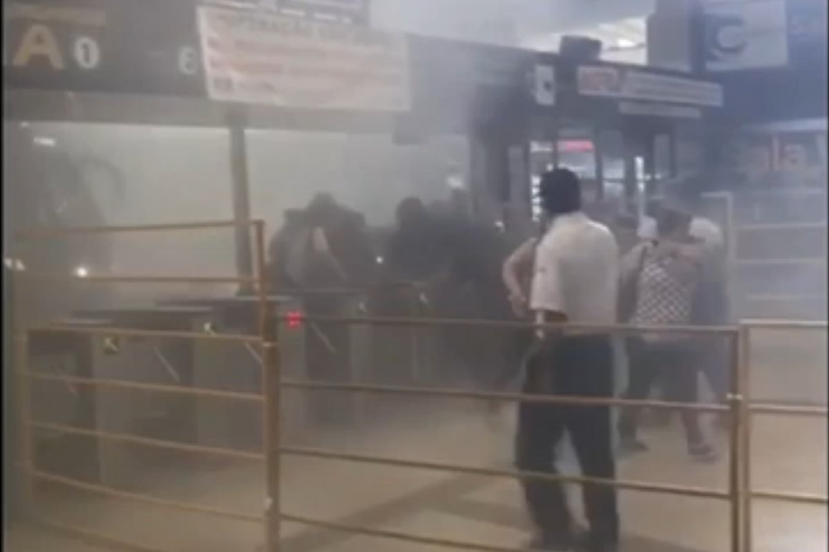 Ônibus pega fogo na rodoviária de Salvador