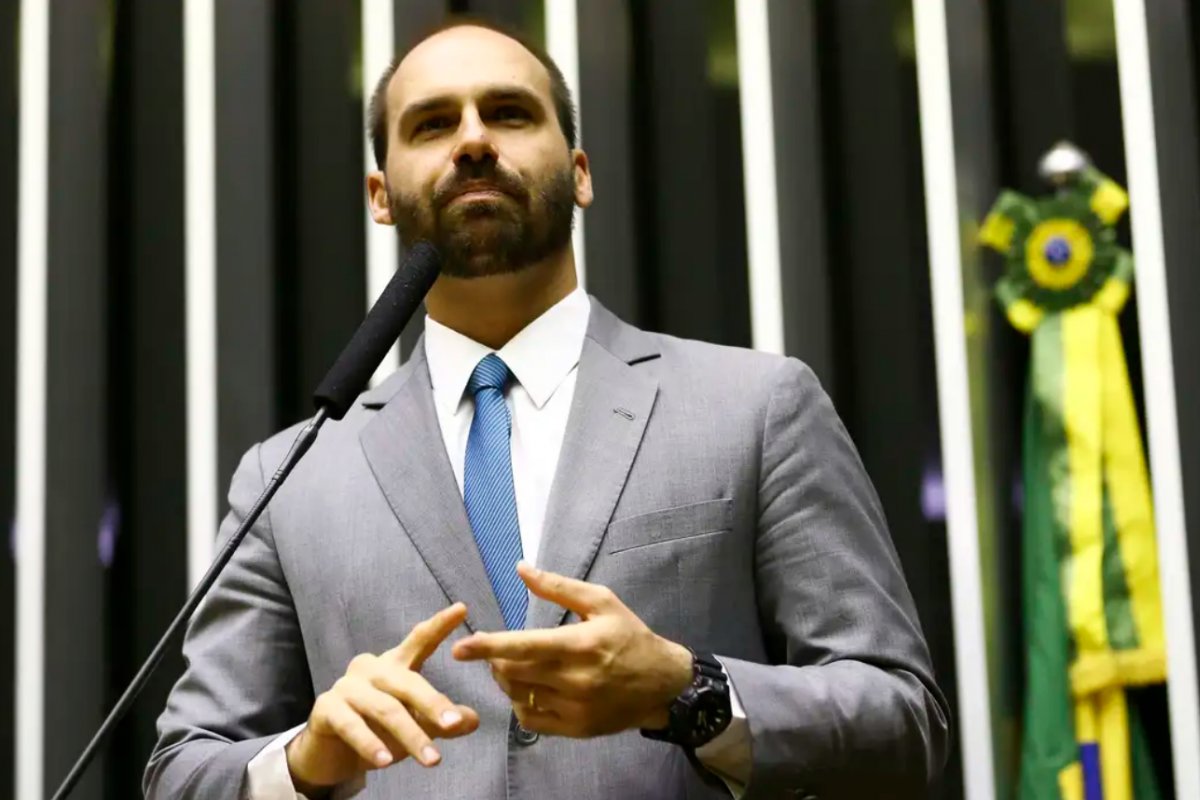 STF notifica Eduardo Bolsonaro por denúncia de coação em processo judicial