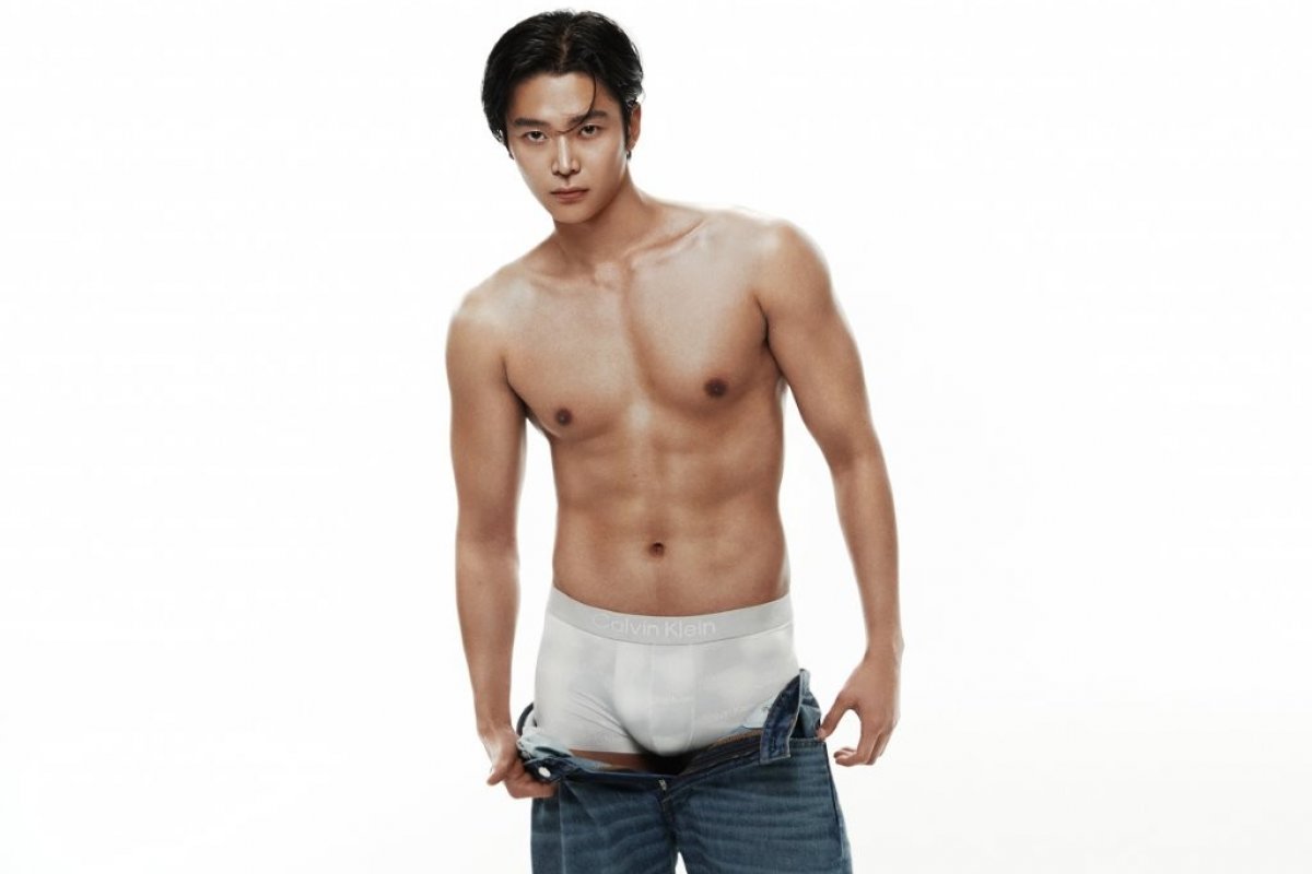 Calvin Klein lança nova campanha estrelada por ROWOON e NANA!