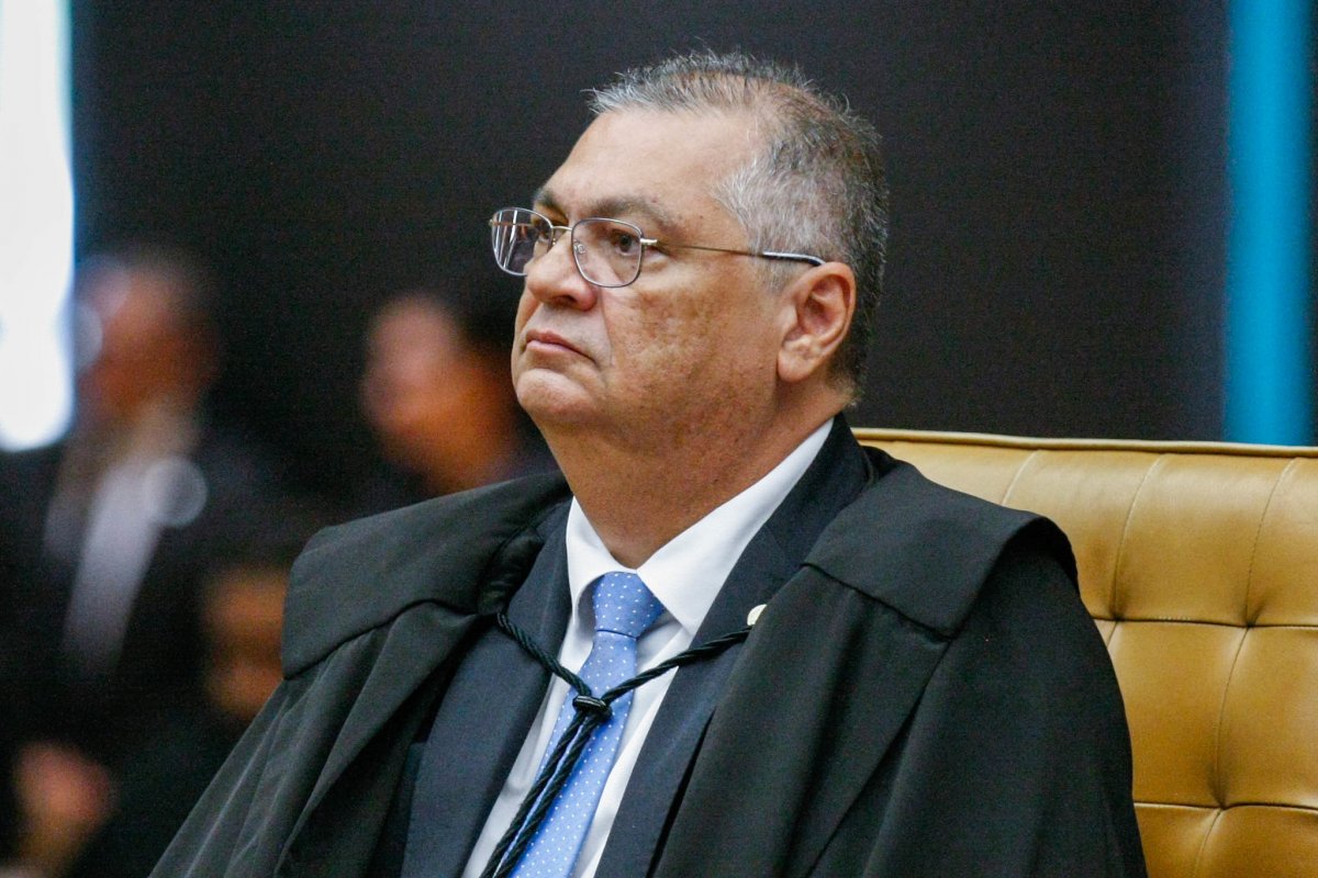 PF compila mais de 50 publicações ligadas a milícias com ameaças contra Dino por voto que condenou Bolsonaro