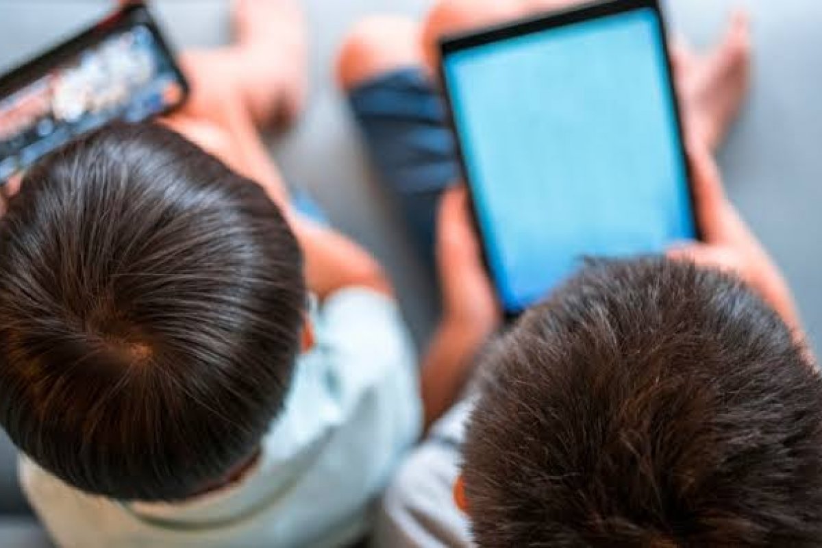 Utilização da tecnologia por crianças e adolescentes: como orientar o uso saudável das telas! 