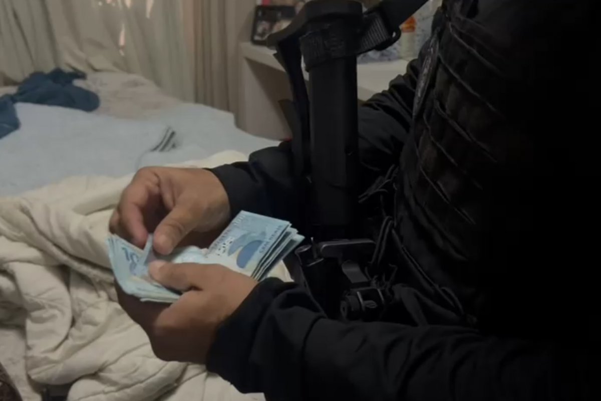 Vídeo: imagens mostram momento em que Polícia Federal e Ministério Público chegam à casa do deputado Binho Galinha