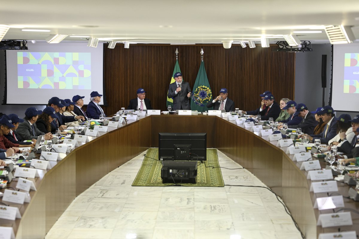 Lula avalia antecipar troca de ministros que devem disputar eleições em 2026