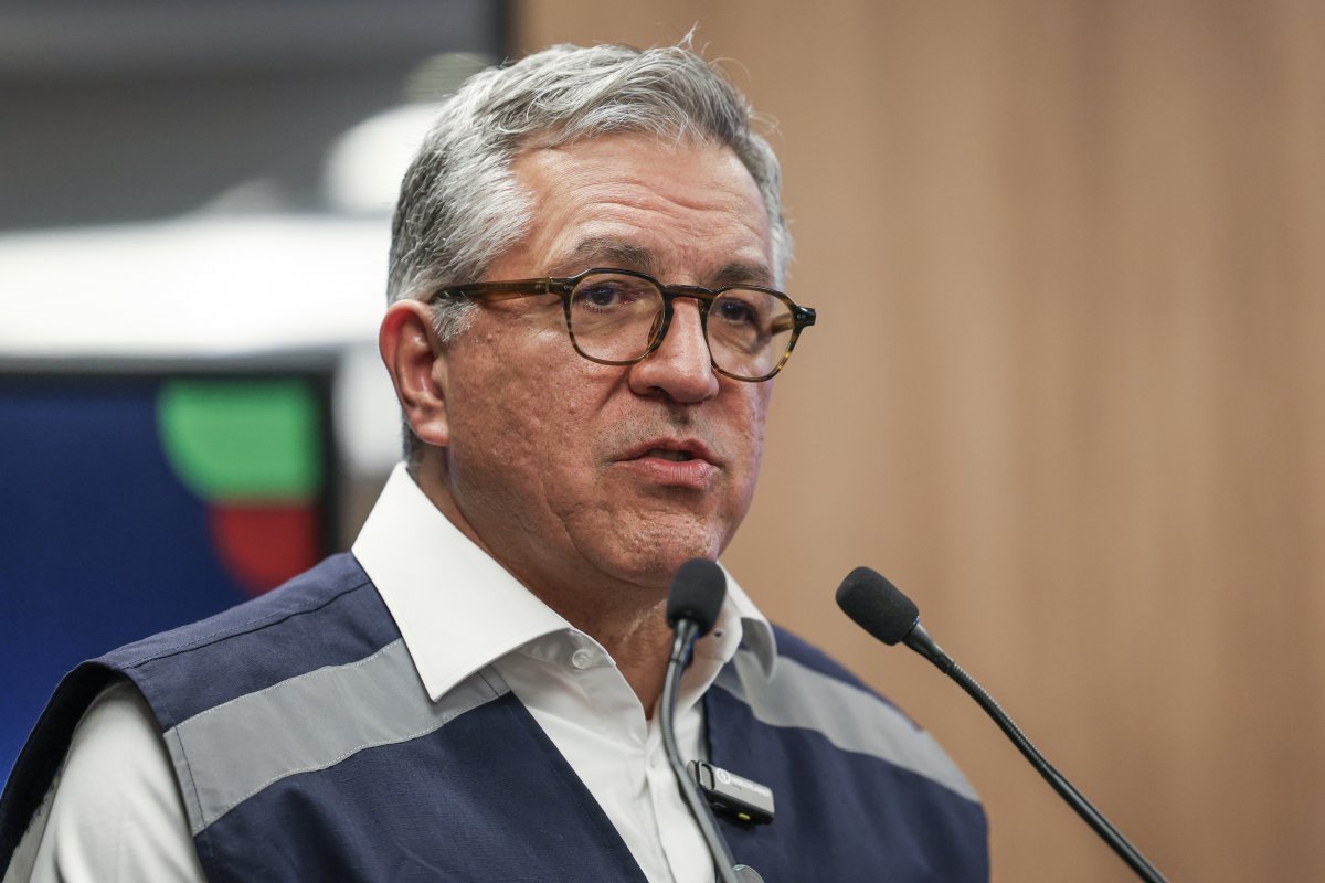 Não beba destilados se não tiver 'absoluta certeza' da origem, diz Padilha