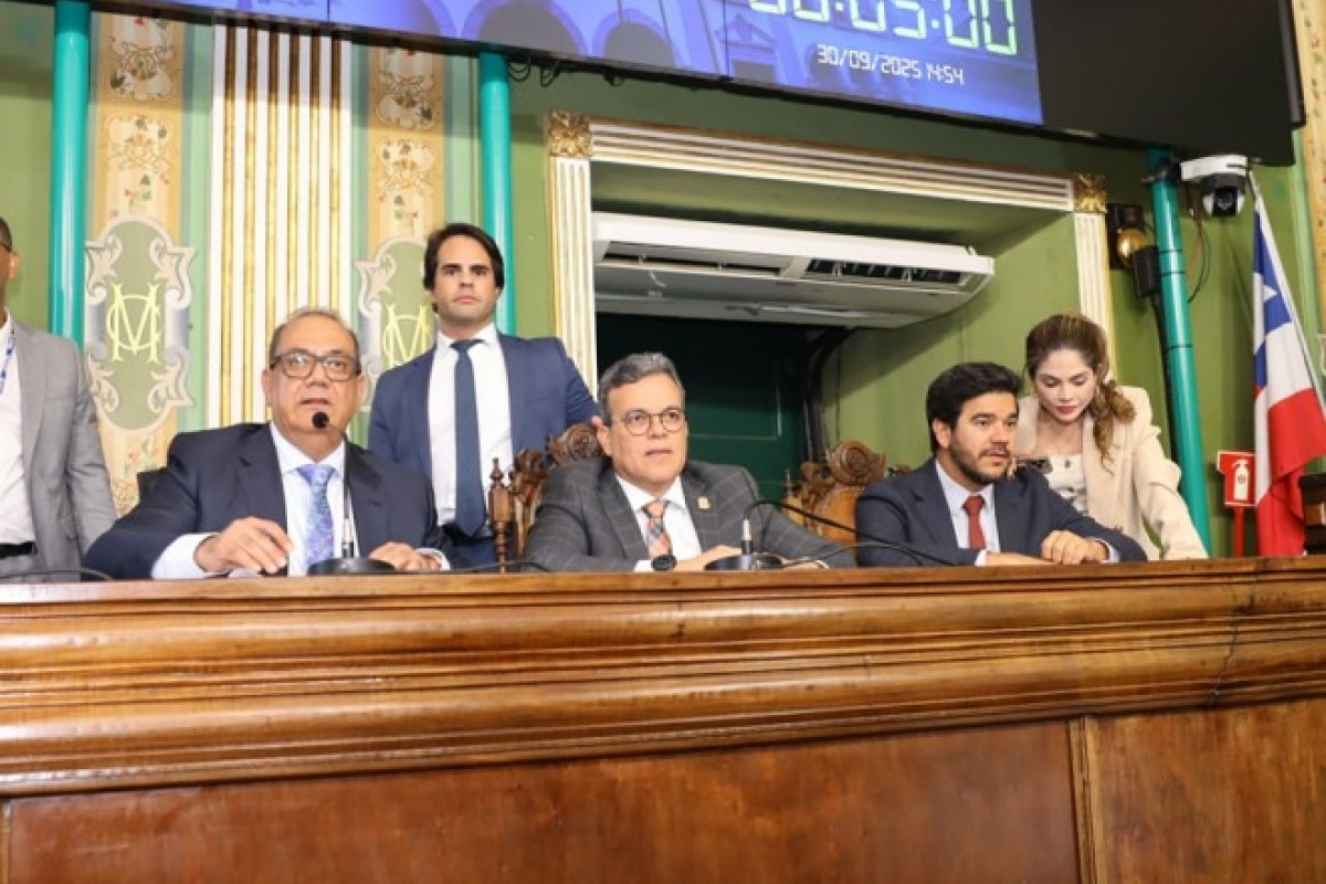 Câmara de Salvador aprova reajuste salarial de até 25% para professores e empréstimo de R$ 95 milhões