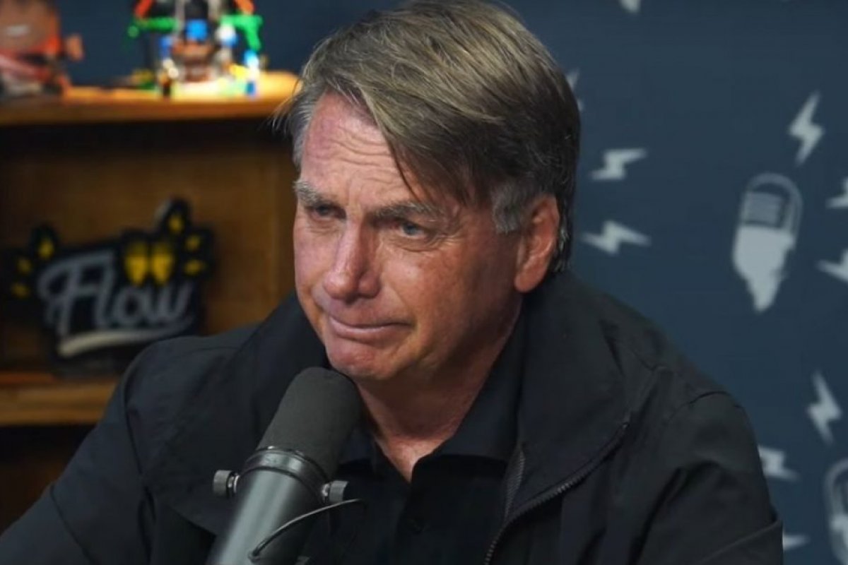 Apesar da prisão domiciliar, Moraes autoriza entrevista de Bolsonaro a podcast
