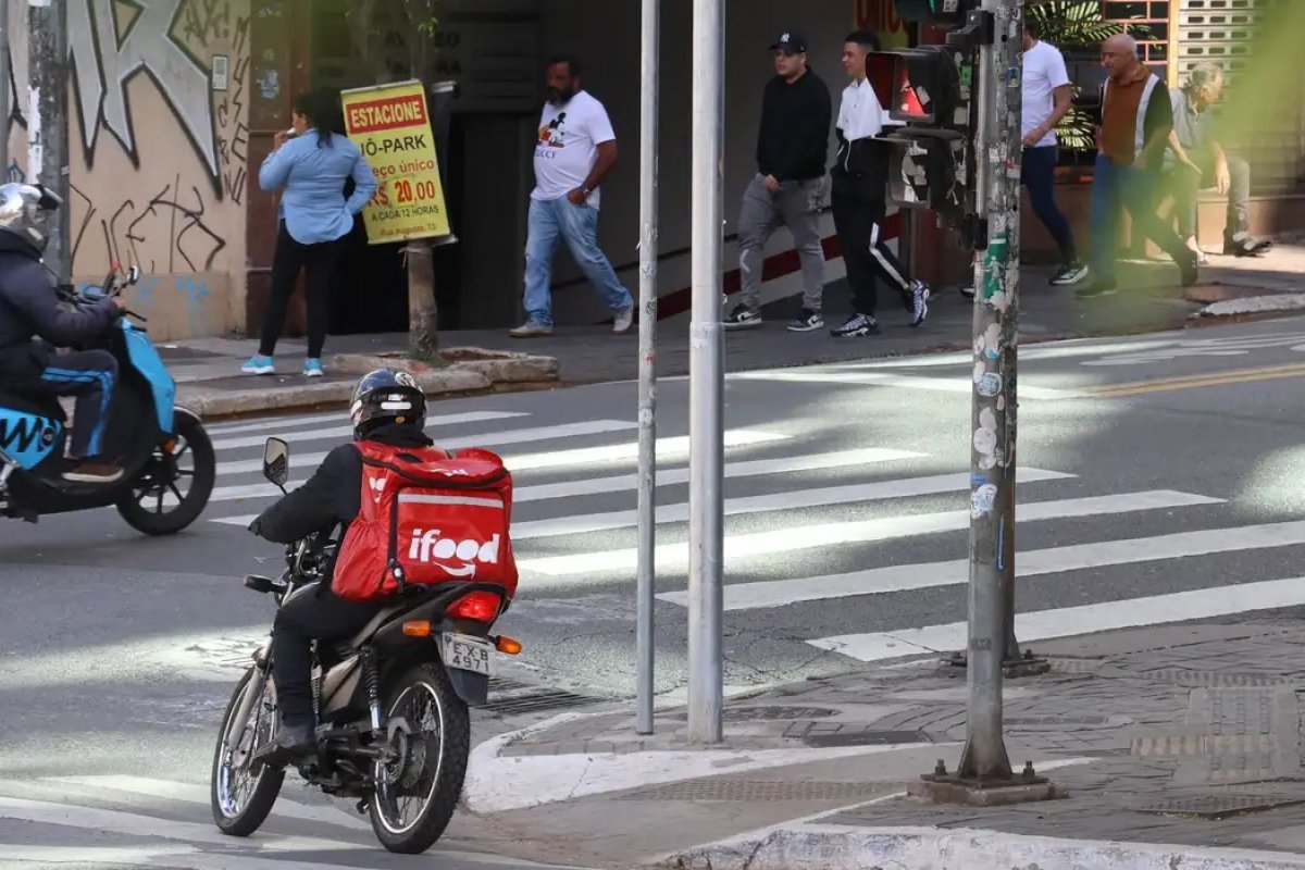 STF adia por 30 dias votação de vínculo entre motoristas e aplicativos