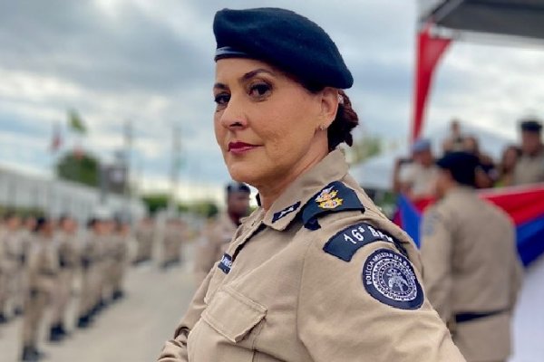 [Primeira tenente-coronel feminina a comandar batalhão da PM em Serrinha é empossada]