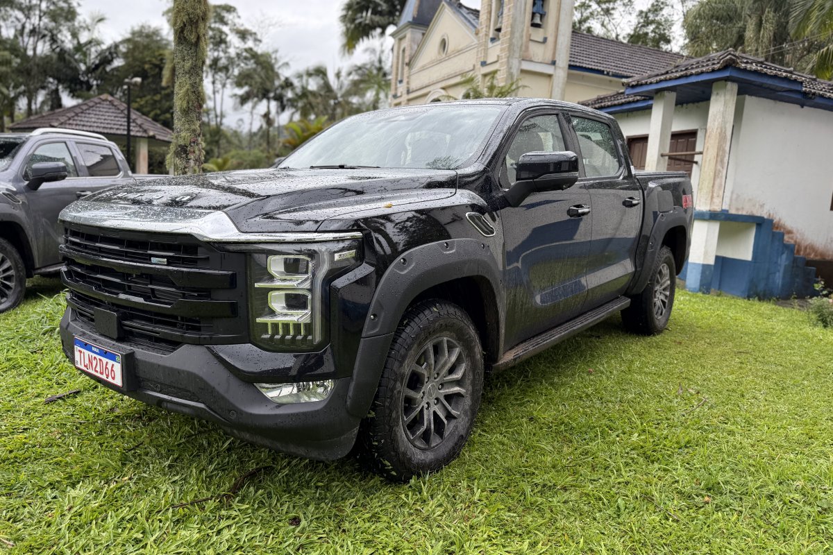 Farol da Bahia testa Foton Tunland V7 e V9 com motor híbrido