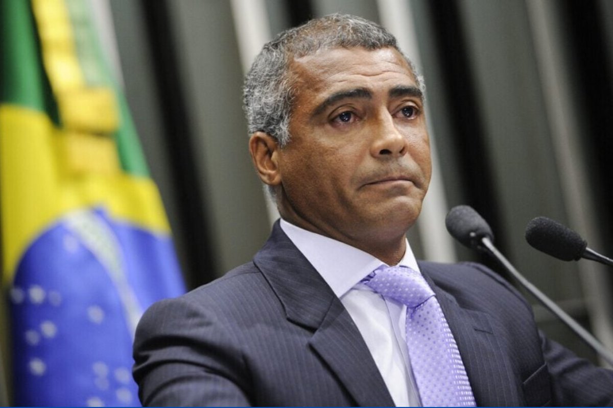 Lancha, mansão e carros de Romário serão leiloados para pagar dívida milionária