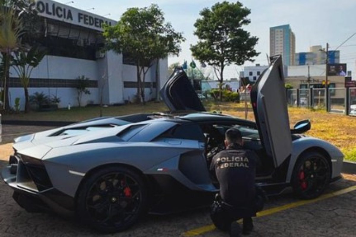 Polícia Federal apreende Lamborghini avaliada em 8 milhões durante operação em São Paulo