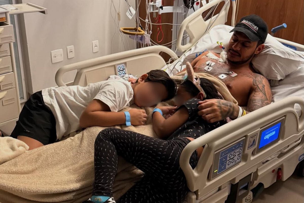 Rapper Hungria posta primeira foto após ser internado por suposta intoxicação por metanol