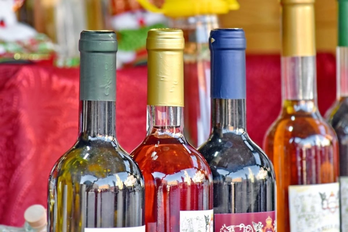 Identificação de bebidas adulteradas pode ser feita através de elementos dos produtos; confira as orientações