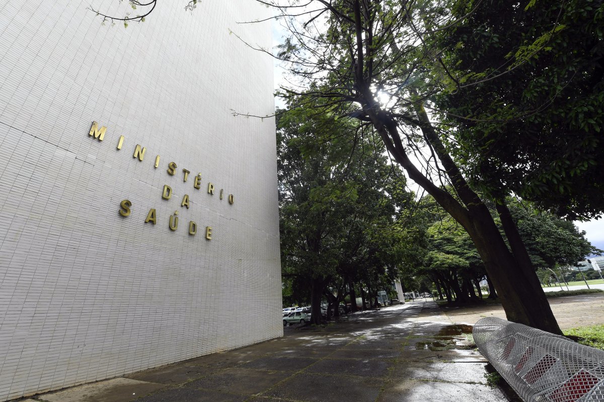 Ministério anuncia compra de 2.500 tratamentos para intoxicação de metanol