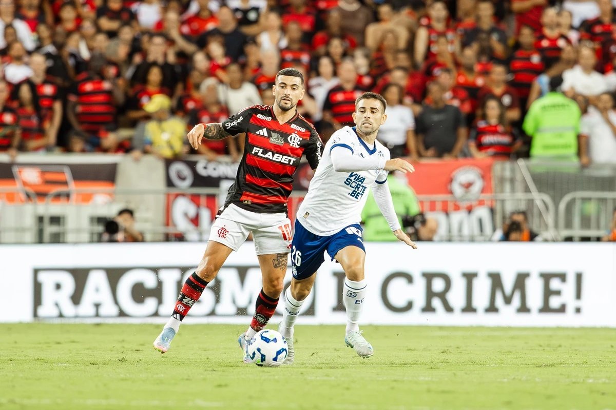 Tentando se manter nas primeiras posições, Bahia recebe líder Flamengo 
