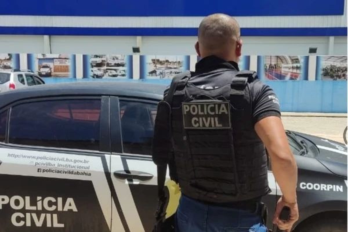 Dois homens morrem após suspeitos invadirem e atirarem em estabelecimento na Região Metropolitana de Salvador