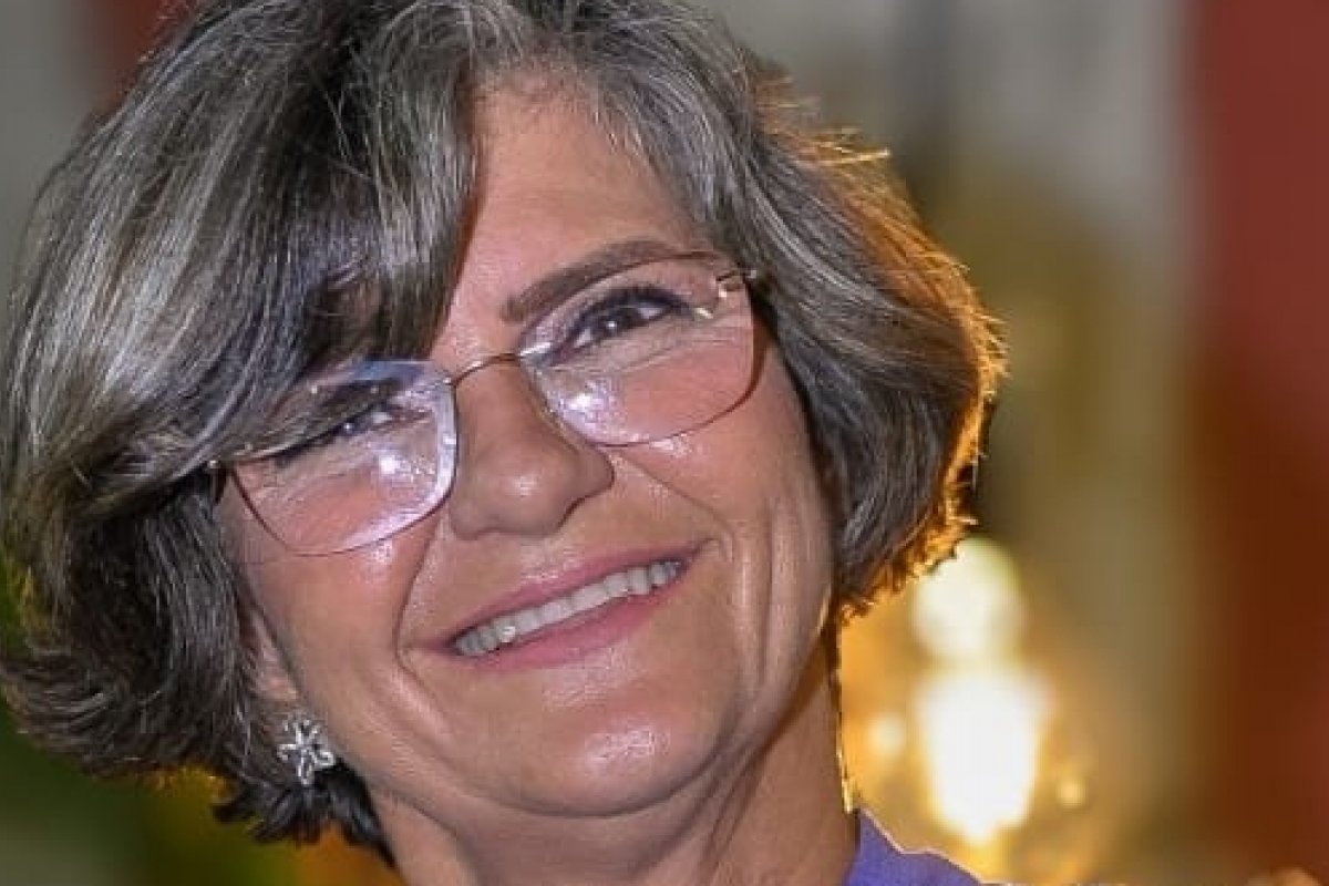 Com noite de autógrafos, Goretti Carneiro lança primeiro livro em Ilhéus! 