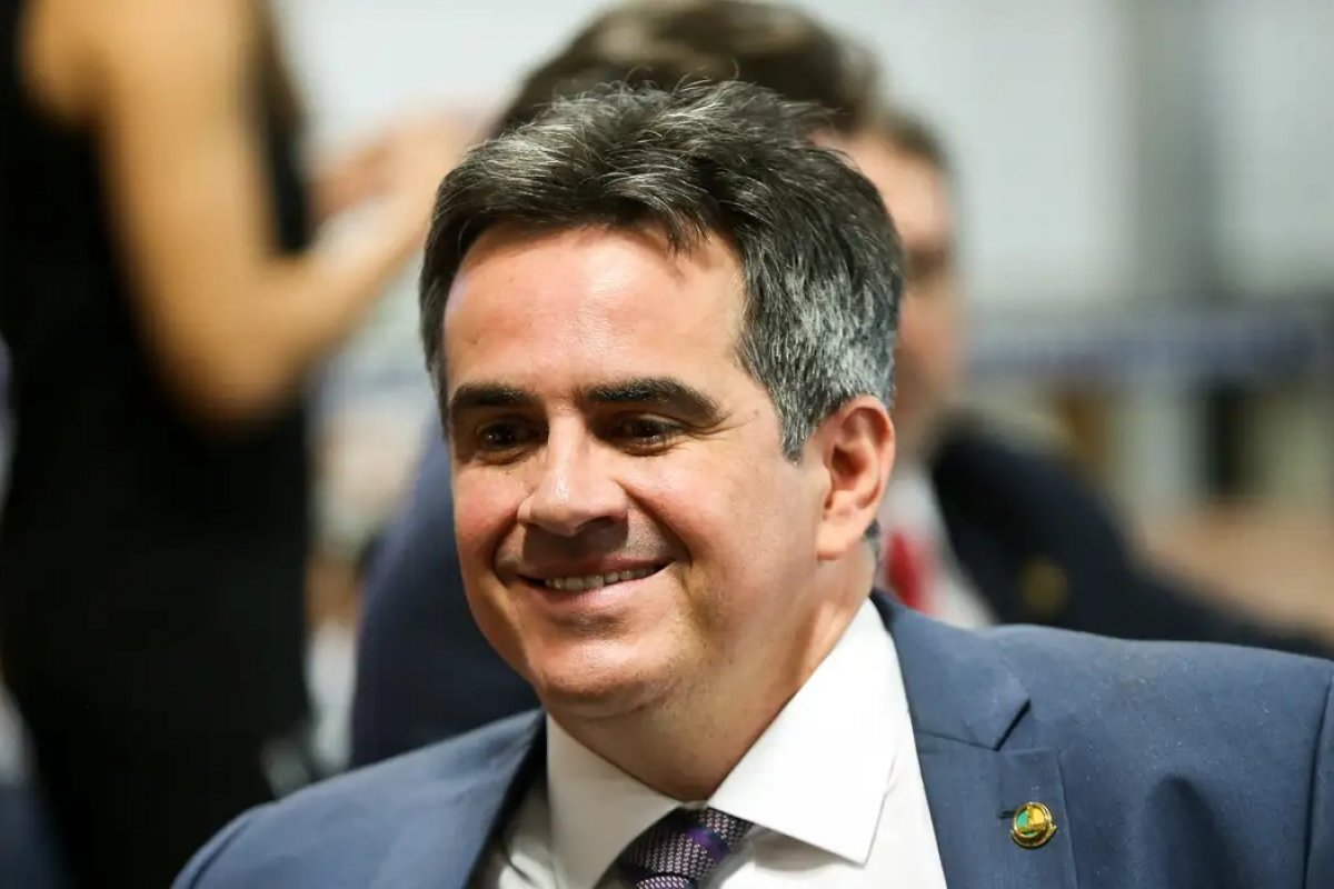 Senador Ciro Nogueira pede autorização ao STF para visitar Bolsonaro