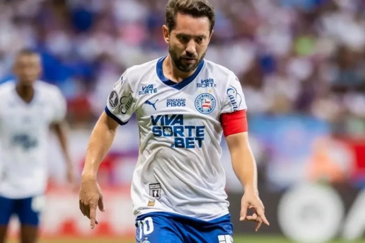 Clubes e jogadores manifestam apoio a Everton Ribeiro após diagnóstico de câncer de tireoide 