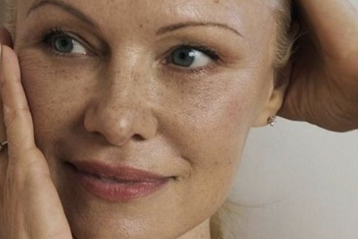 Coragem, não cobertura: a tendência da maquiagem sem função de esconder!