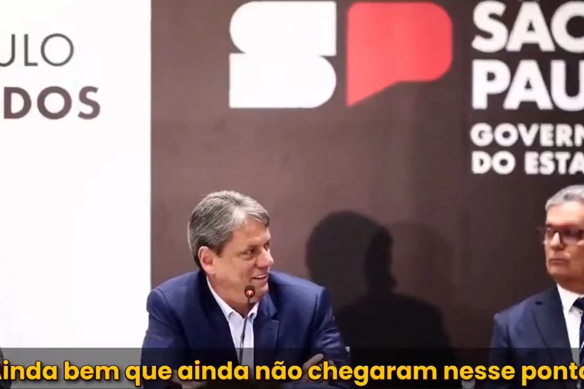Tarcísio debocha sobre intoxicação por metanol: “No dia que começarem a falsificar Coca-Cola, eu vou me preocupar”