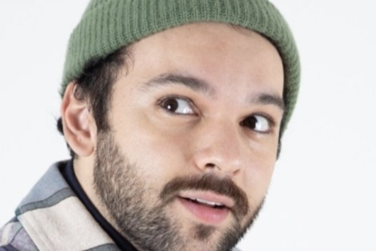 Raphael Ghanem esgota 17 sessões do espetáculo “Se é que você me entende” em Salvador!