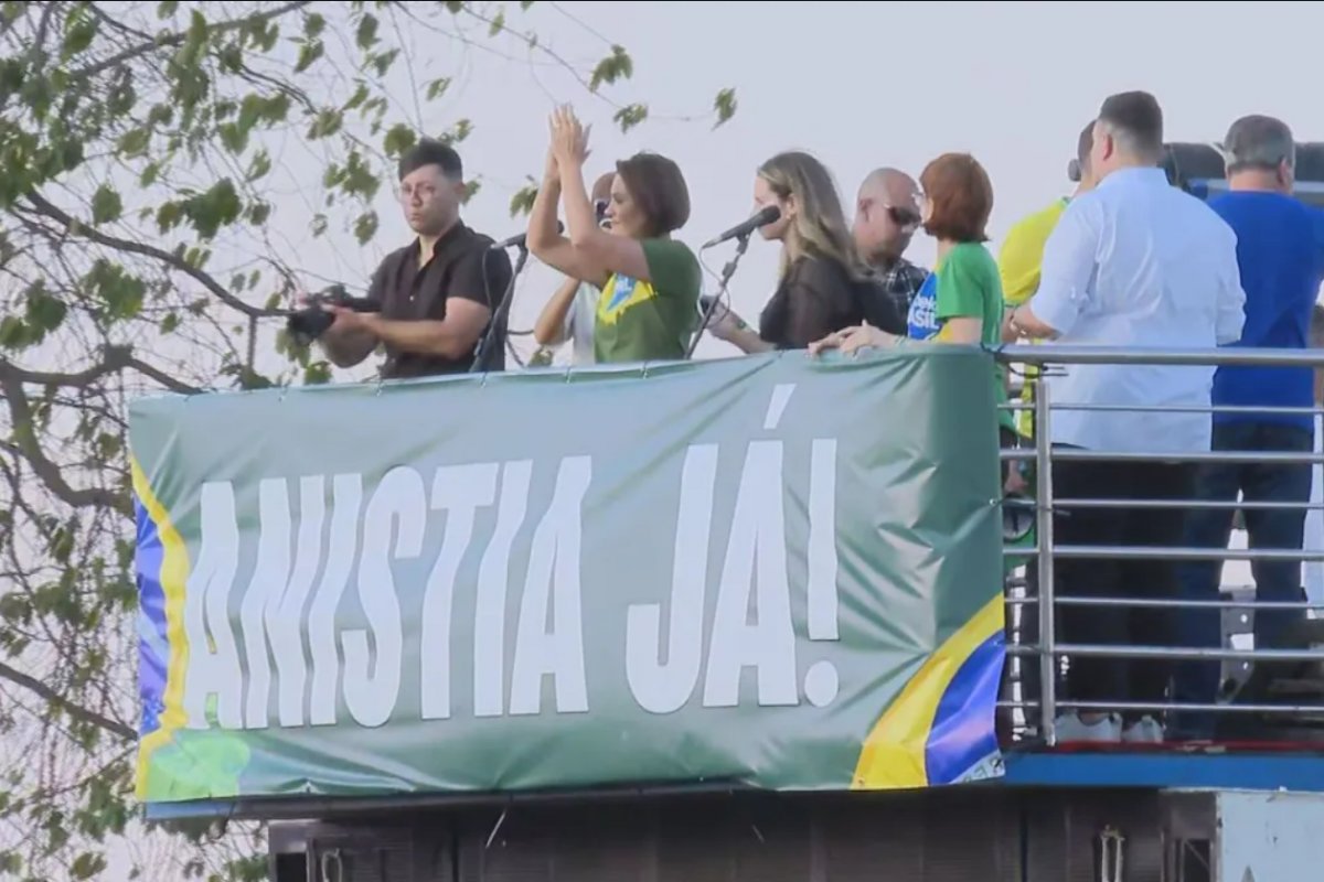 Michelle Bolsonaro defende anistia e critica governo em ato bolsonarista em Brasília