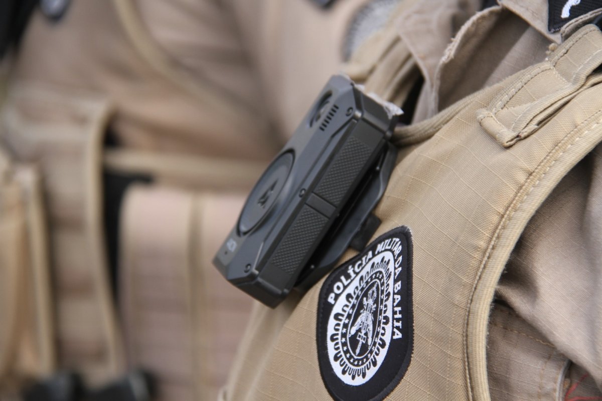 Apenas 7,5% das câmeras corporais disponíveis estão sendo utilizadas pelos policias na Bahia