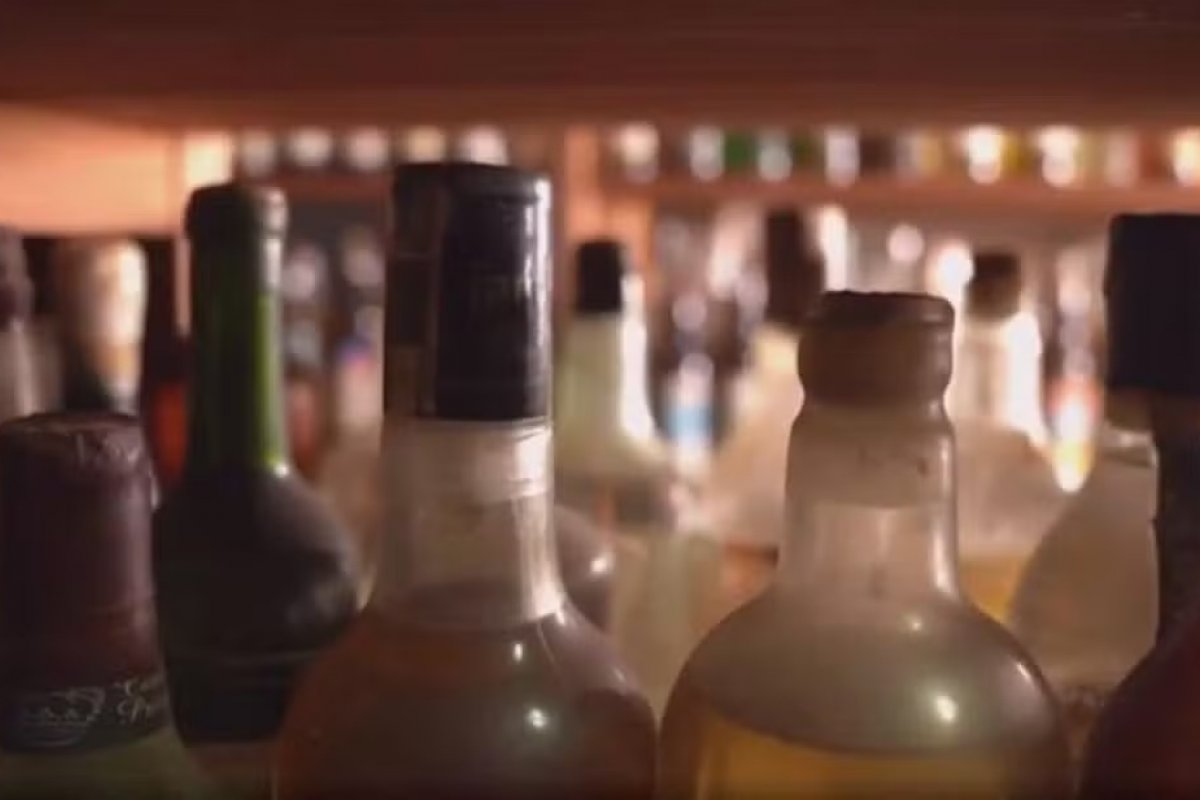 Metanol foi adicionado em parte das garrafas de bebidas apreendidas em SP, indica perícia
